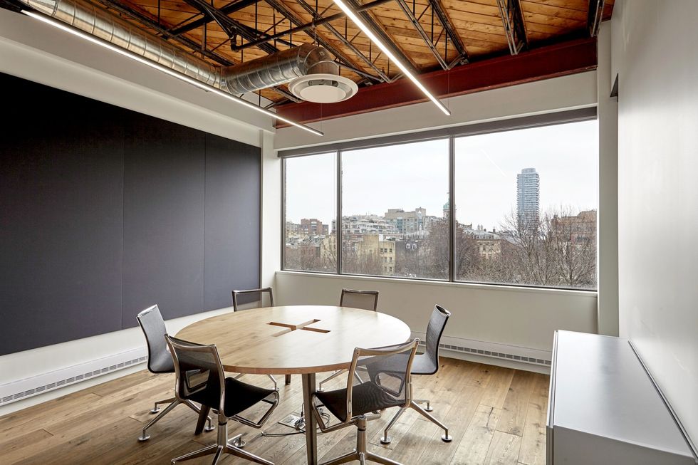 01 frontoffice scaled 1