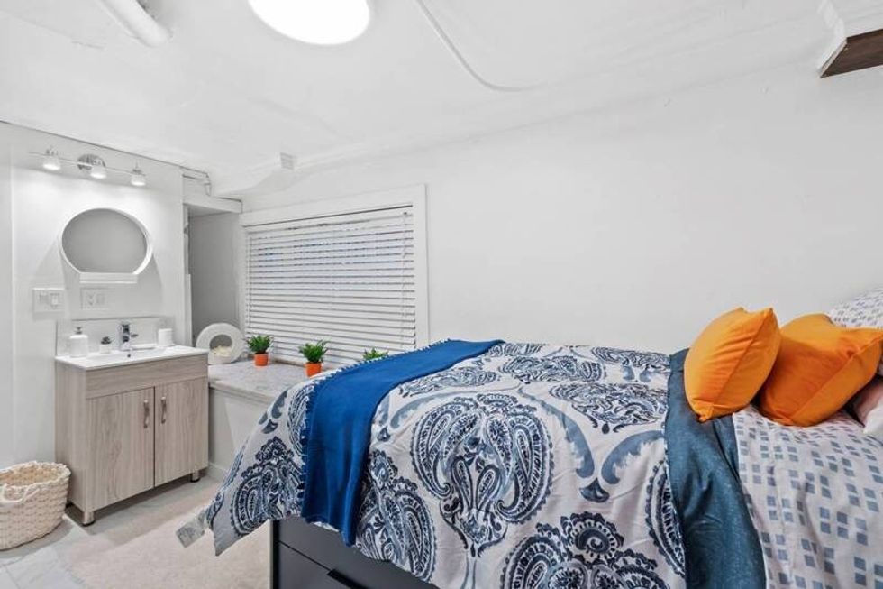 01212 i96soi3kb0uz 0ci0pp 1200x900