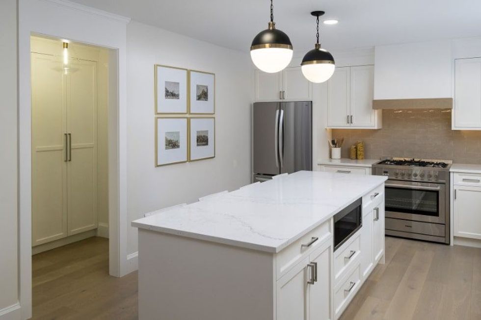 11 3320 upper terrace road min