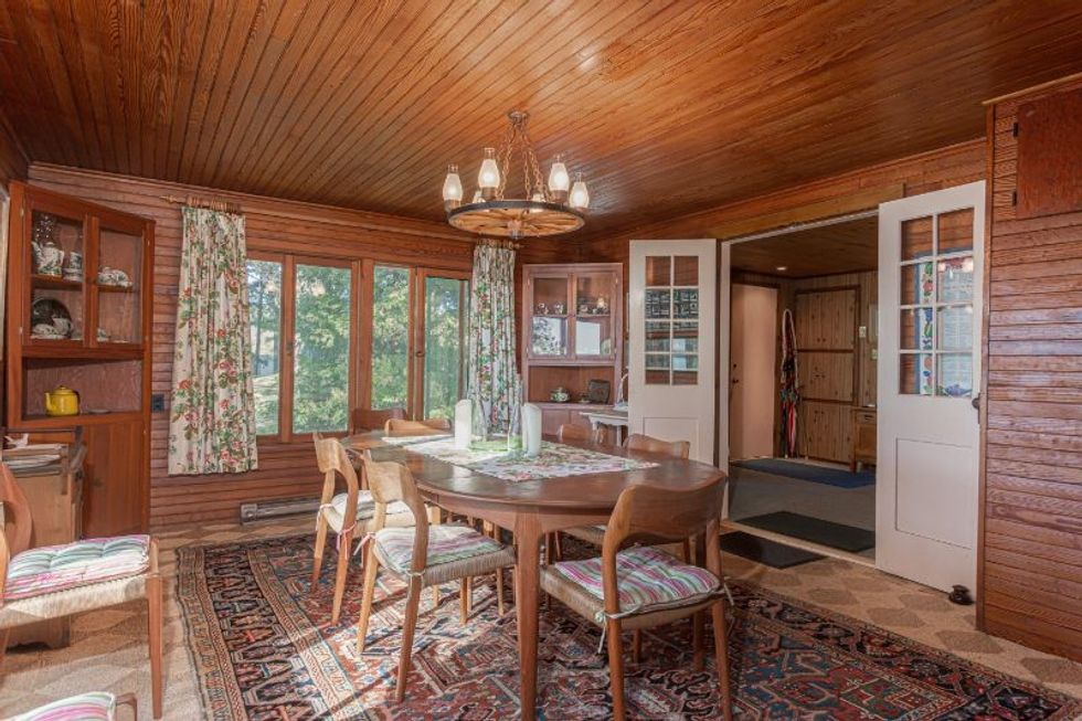 11 dining room to foyer