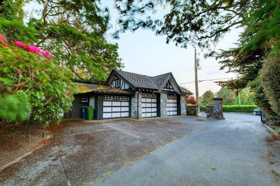 1101 beach drive oak bay british columbia 1