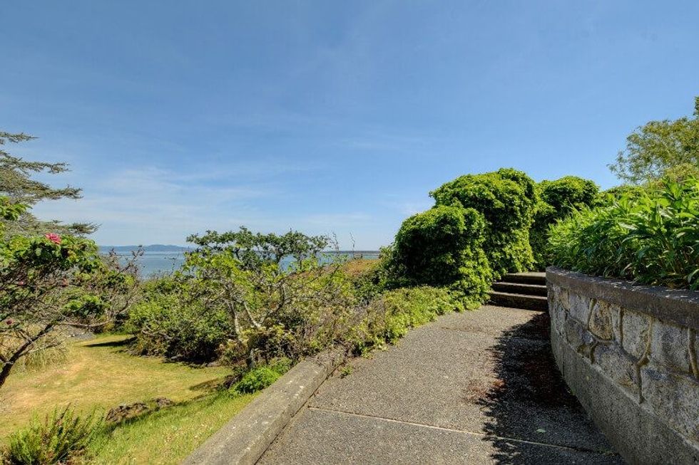 1101 beach drive oak bay british columbia 15