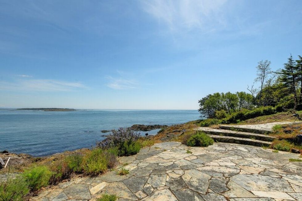 1101 beach drive oak bay british columbia 16