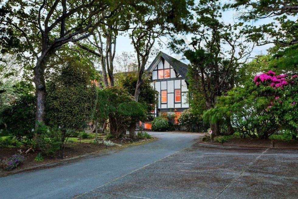 1101 beach drive oak bay british columbia 2