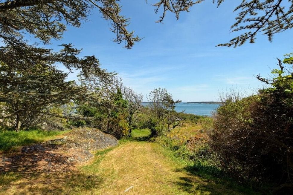 1101 beach drive oak bay british columbia 20