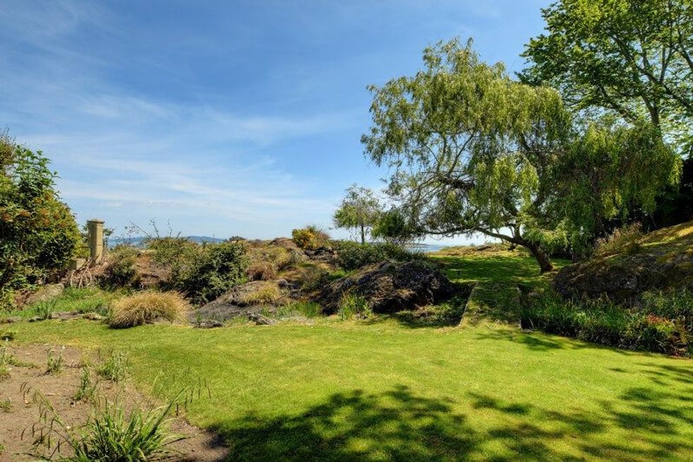 1101 beach drive oak bay british columbia 21