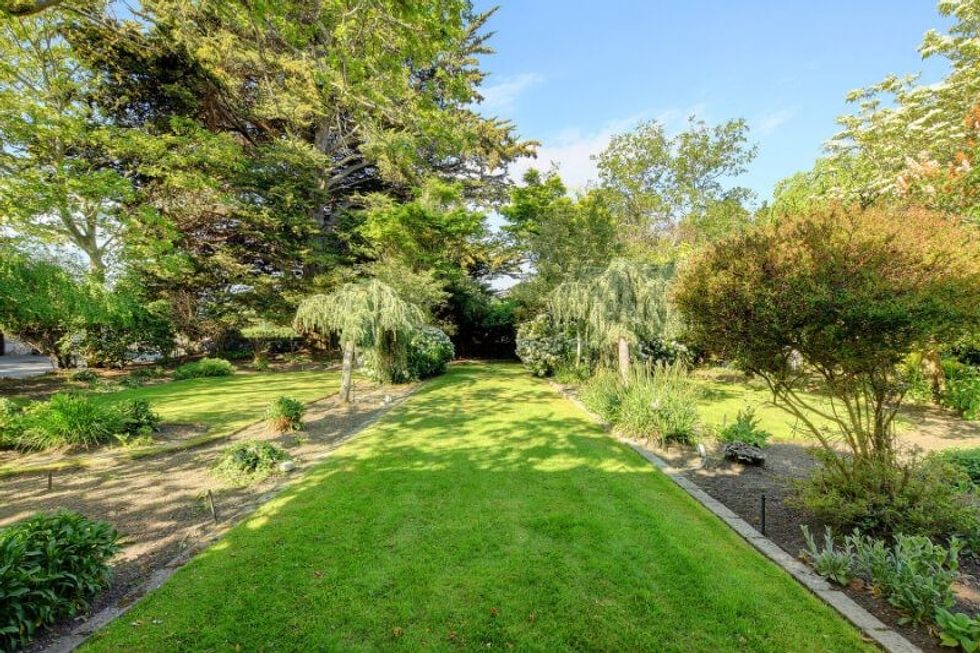 1101 beach drive oak bay british columbia 22