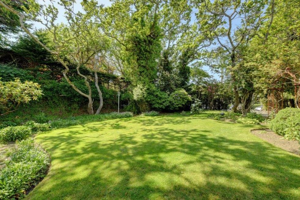 1101 beach drive oak bay british columbia 23