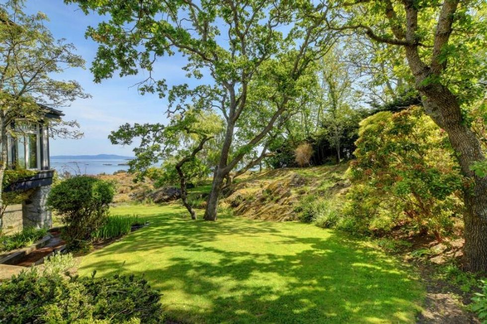 1101 beach drive oak bay british columbia 24