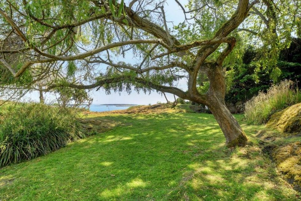 1101 beach drive oak bay british columbia 25