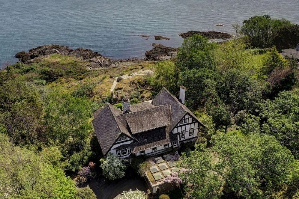 1101 beach drive oak bay british columbia 27