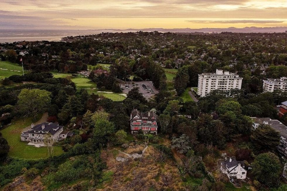 1101 beach drive oak bay british columbia 28