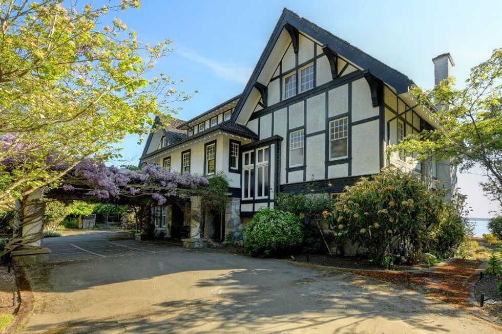 1101 beach drive oak bay british columbia 3