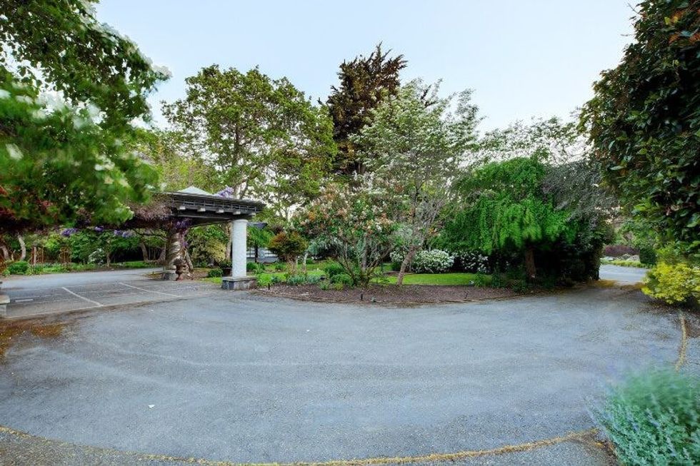 1101 beach drive oak bay british columbia 5