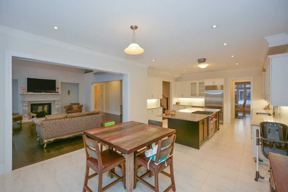 13 country club crescent 9297