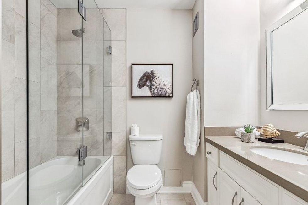1300 bloor st bathroom