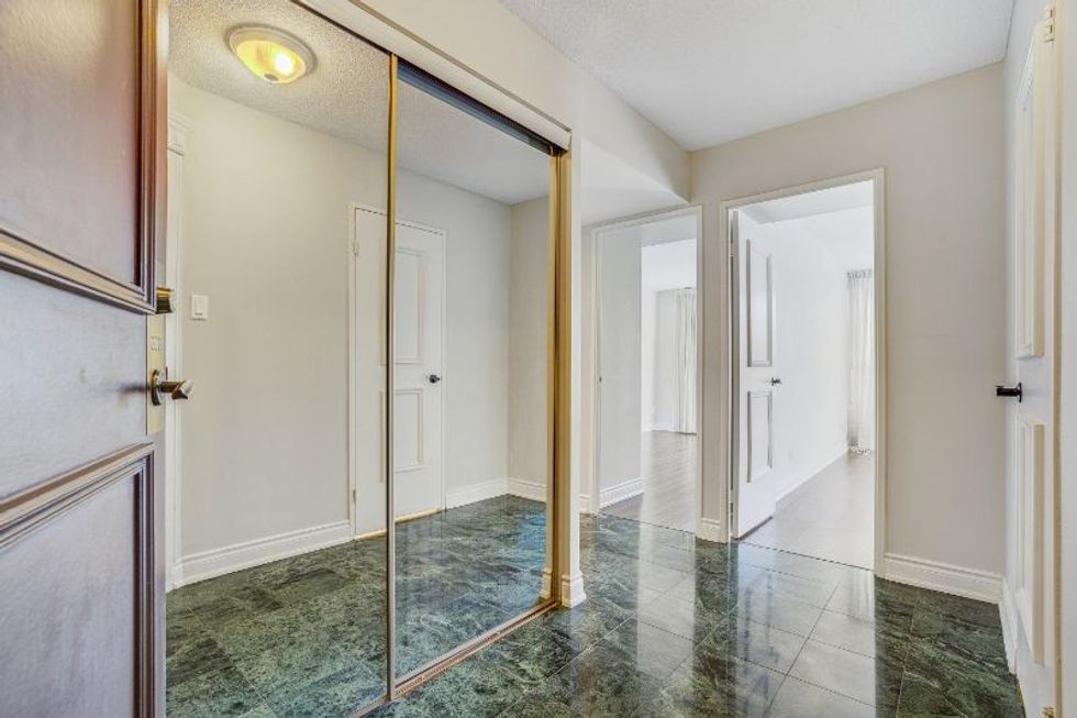 1300 bloor st entry