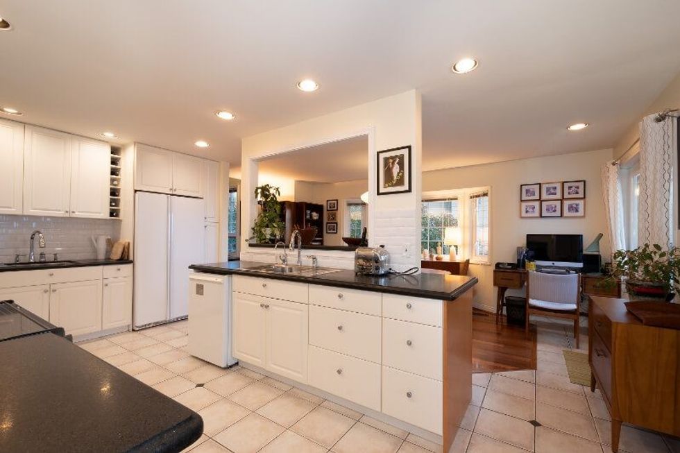 1308 28th street west vancouver home 9