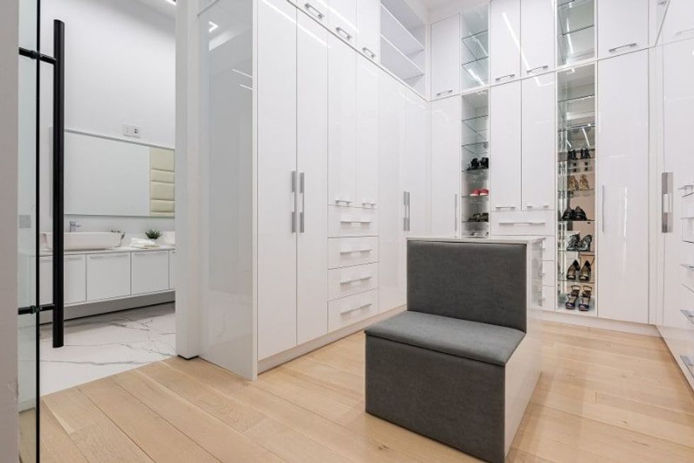 15 creedmore closet min