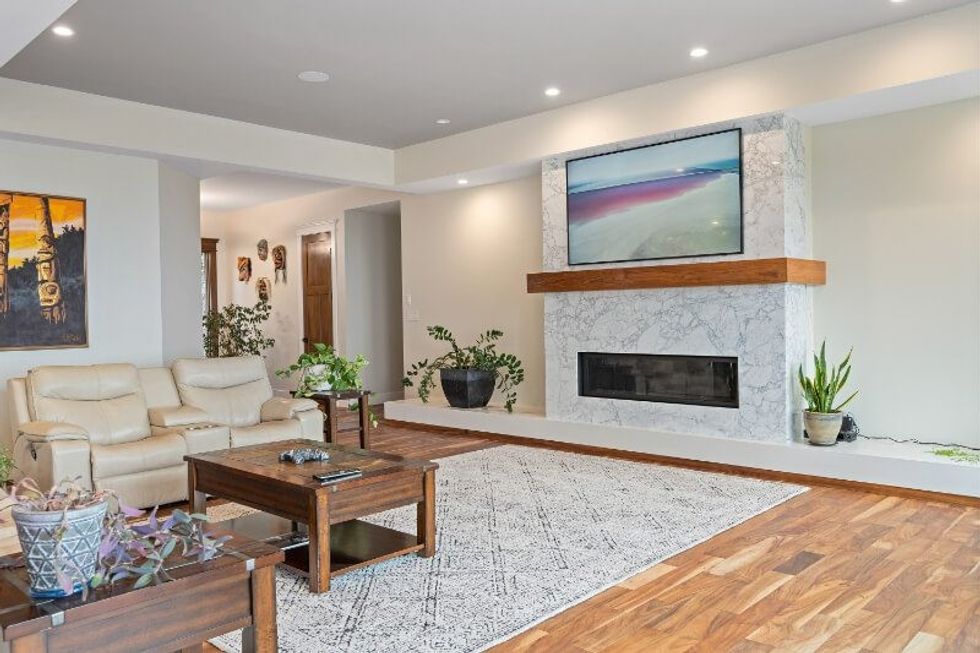 1745 warn way qualicum beach british columbia 11