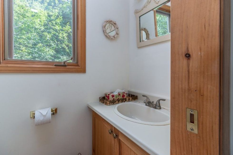 17a bedroom 1 2 piece