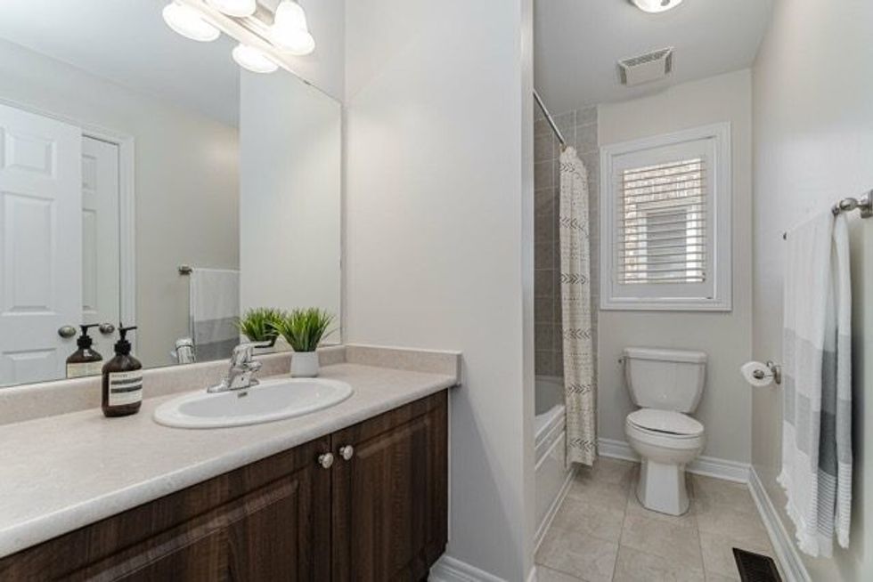 18 bruce thomson drive bathroom 3 