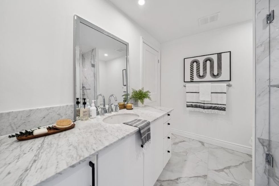 18 hazelton ave bath min