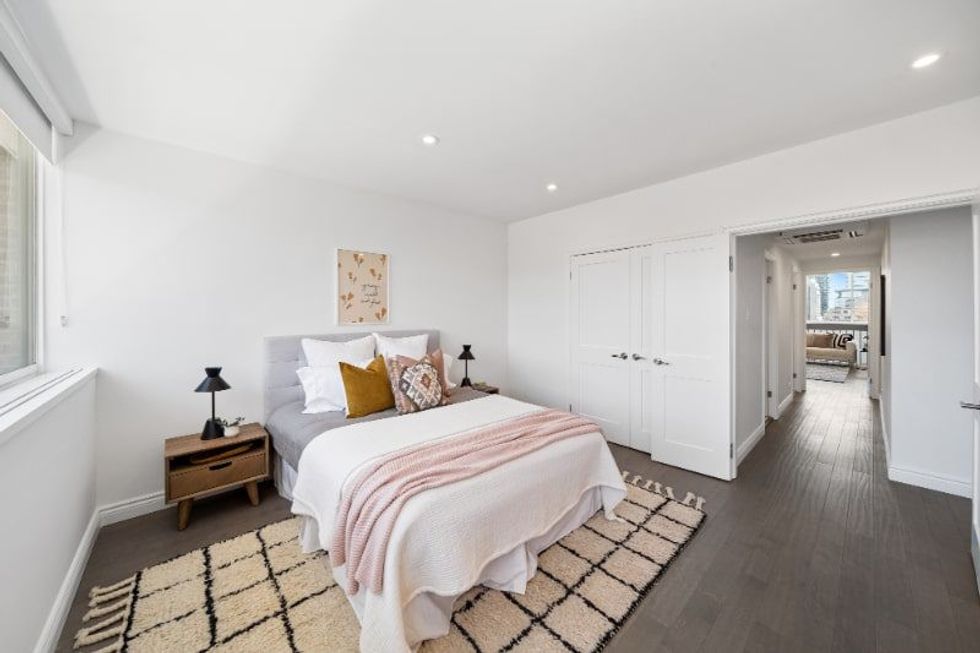 18 hazelton ave bed 2 min