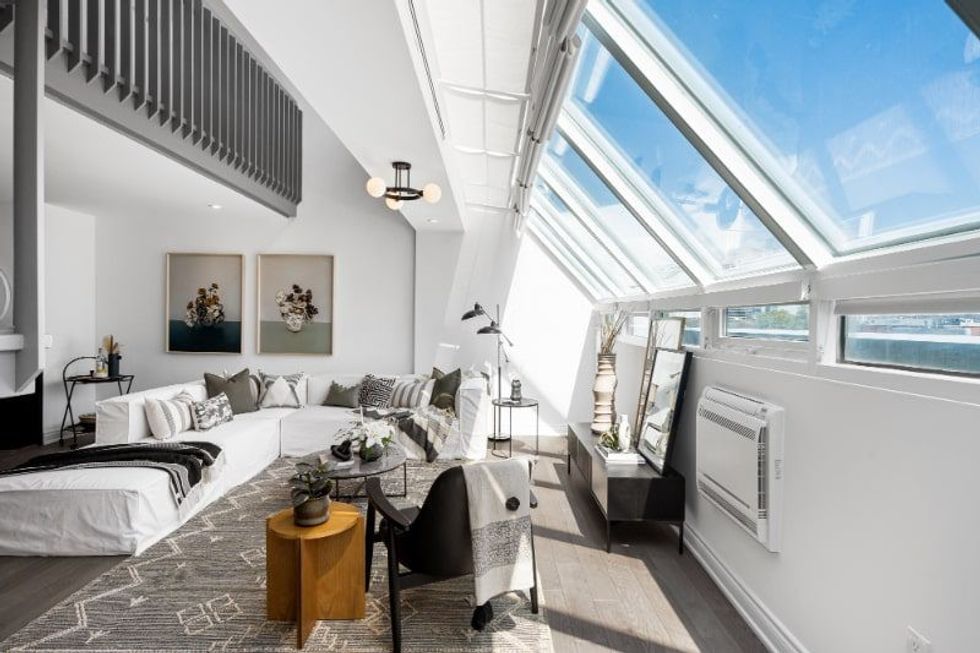 18 hazelton ave living 2 min