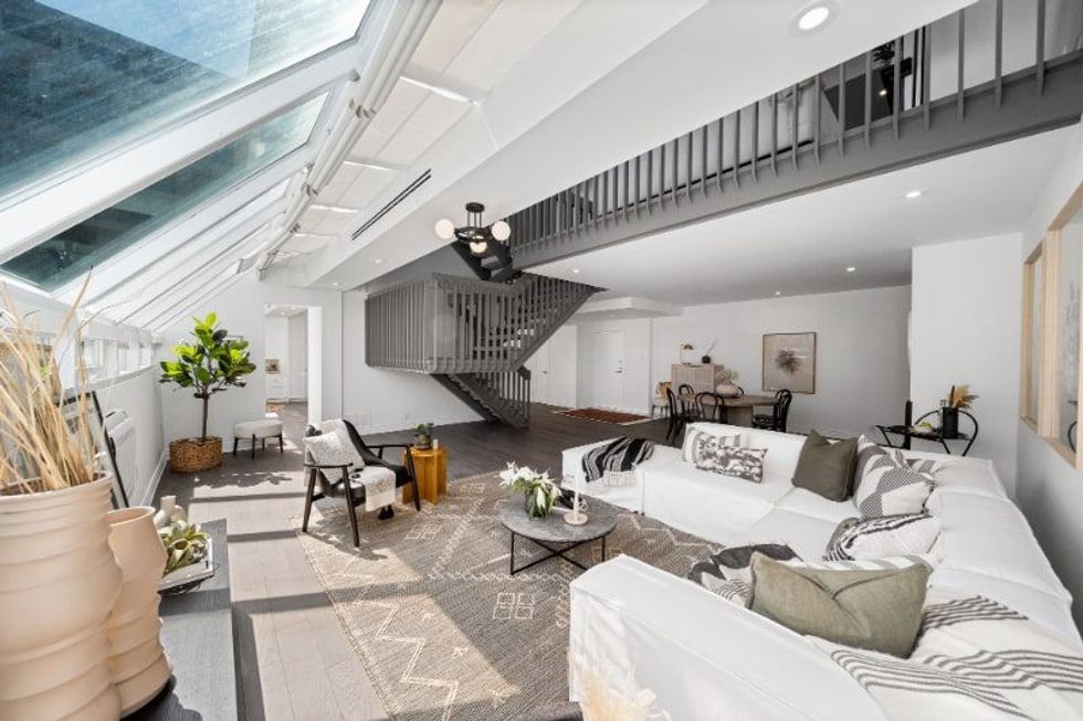 18 hazelton ave living 3 min