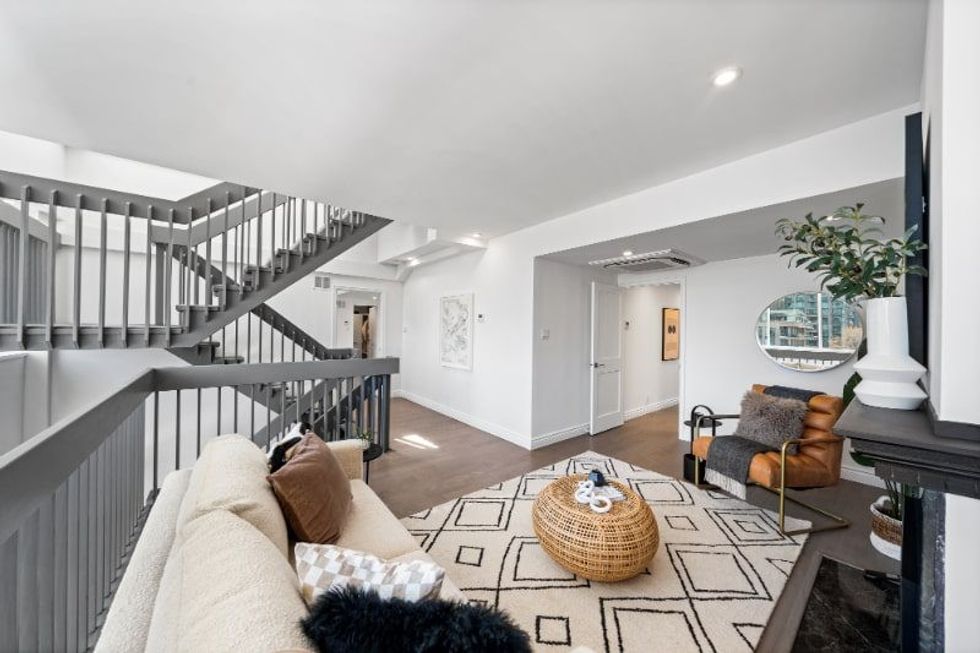 18 hazelton ave upper living 2 min