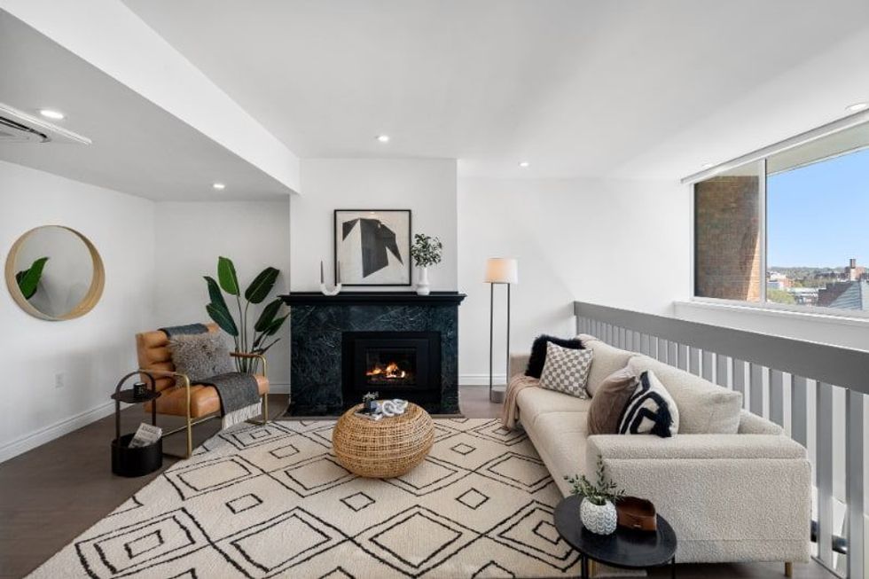 18 hazelton ave upper living min