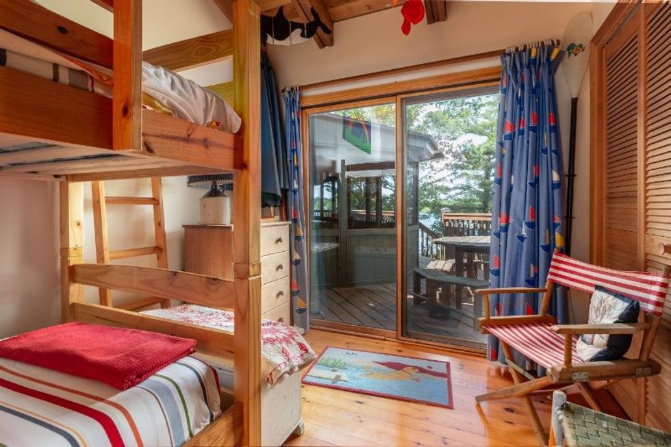 19 bedroom 2 walk out