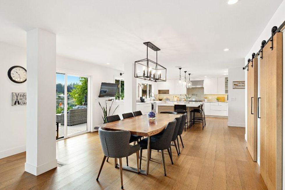 204 street kitchen table