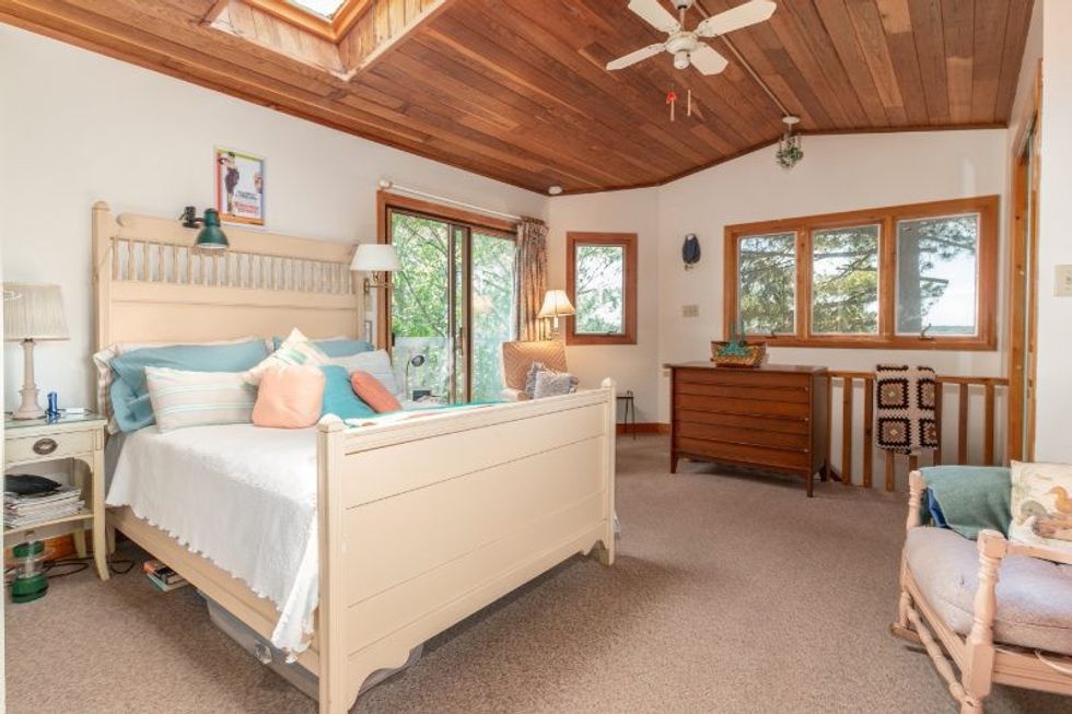 22 master bdrm to walk out