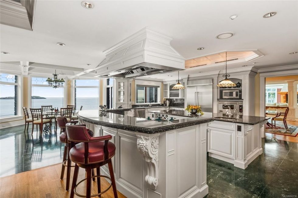 22363821 35 alt 1024x682