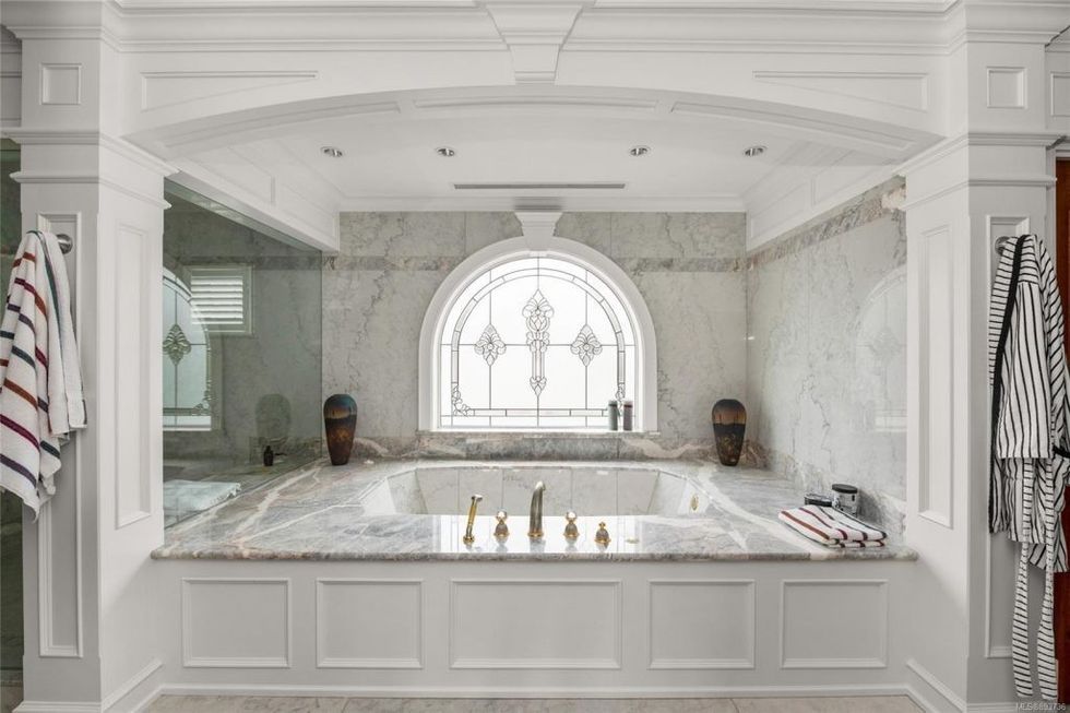 22363821 46 alt 1024x682