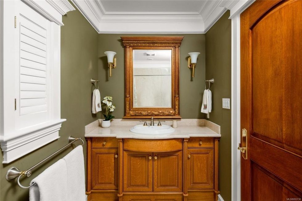 22363821 60 alt 1024x682