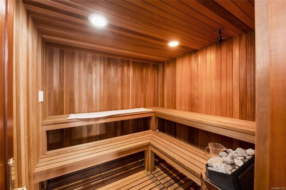 22363821 64 alt 1024x682