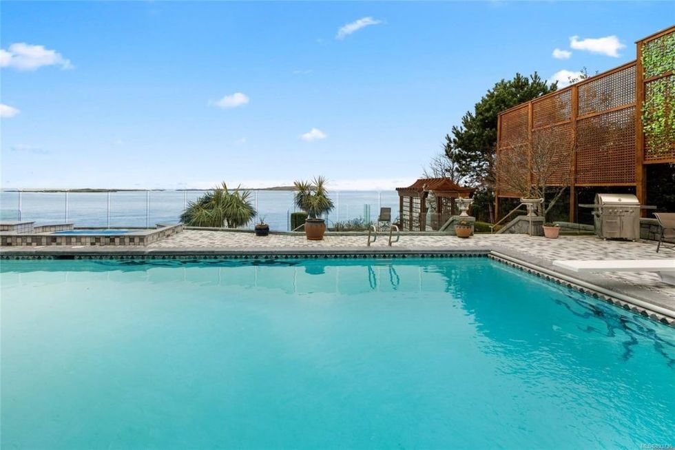 22363821 73 alt 1024x682