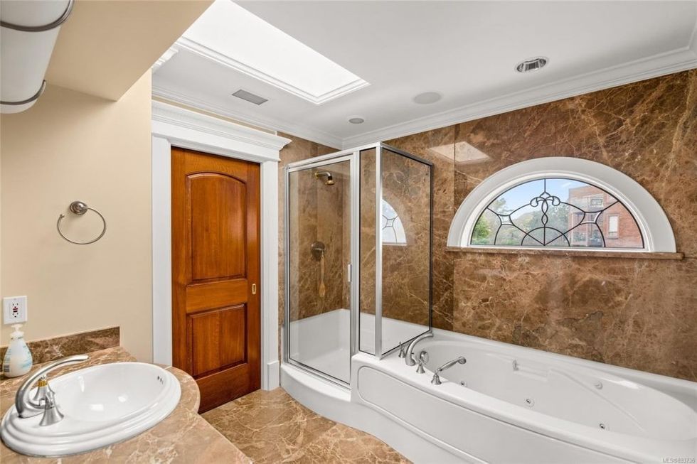 22363821 84 alt 1024x682