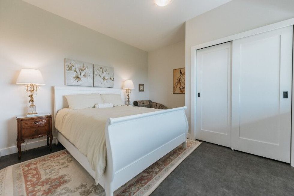 2247 pixton road roberts creek 13