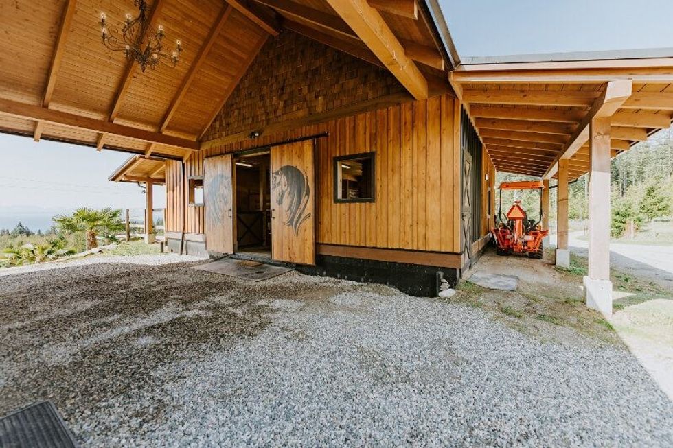 2247 pixton road roberts creek 14