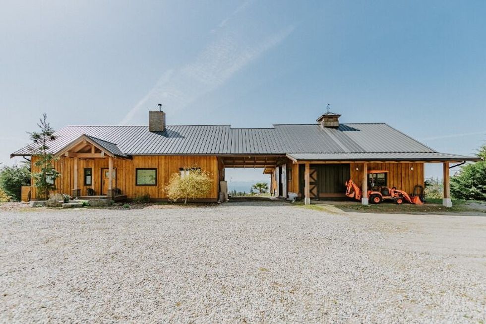 2247 pixton road roberts creek 24