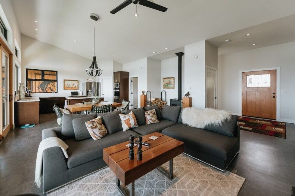 2247 pixton road roberts creek 3