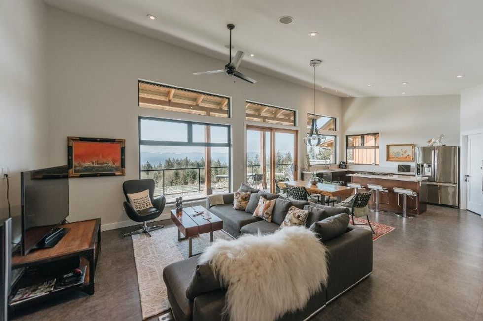 2247 pixton road roberts creek 4