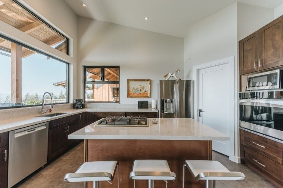 2247 pixton road roberts creek 5