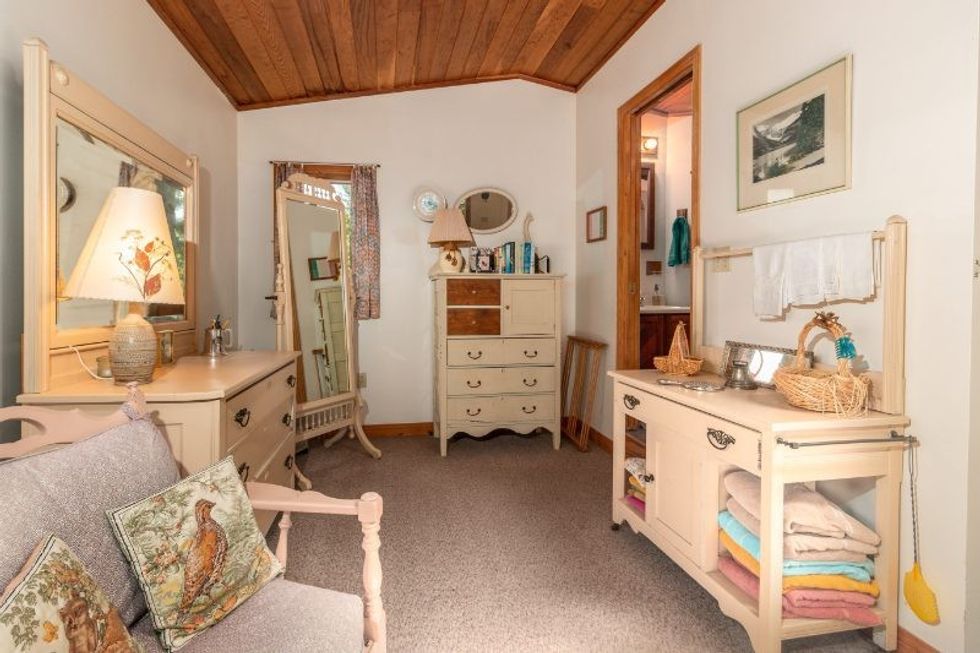 24 master bdrm to ensuite