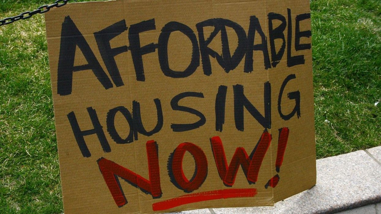 2497557771 90628e1876 b