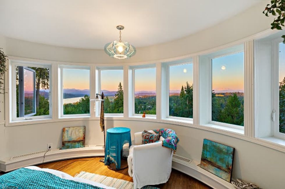 24990 88 avenue bed 1